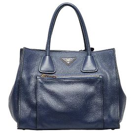 Borsa Prada con placca logo triangolare