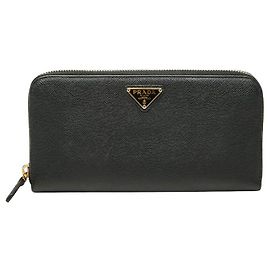 Prada Langbörse mit Dreiecks-Logo-Plakette