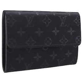 LOUIS VUITTON Monogram Satin Porte Monnaie
Satin Card Case M92137 LV Auth 201535M