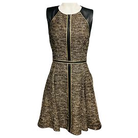 Autre Marque J. Mendel ärmelloses ausgestelltes Kleid aus Tweed in Taupe / Gold / Black Multi und Lammleder