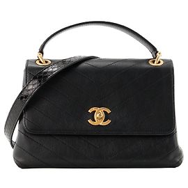CHANEL - Bolsa de ombro Top Handle Medium Chanel em couro chevron e couro exótico de píton preto