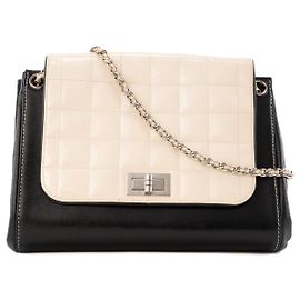 CHANEL - Borsa a tracolla Chocolate Bar Accordion in pelle liscia nera e pelle verniciata beige