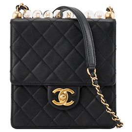 CHANEL - Bolsa de ombro Chic Pearls Chanel em couro liso preto edição limitada