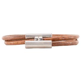 HERMÈS - Pulsera Tournis Hermès en cuero trenzado marrón y plata (S)