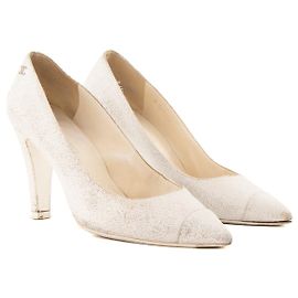CHANEL - Chanel Pumps aus weißem craquelé Leder (T39)