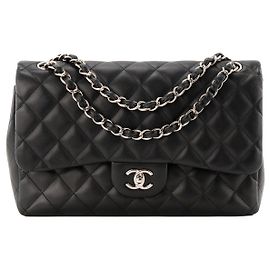 CHANEL - Borsa a tracolla Classique/Timeless Jumbo Chanel in pelle liscia nera