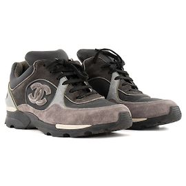 CHANEL - Sneakers CC Logo Chanel en cuir grainé noir et daim gris (T40,5)