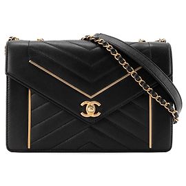 CHANEL - Bolso de bandolera Chanel Chevron Flap en piel lisa negra edición limitada