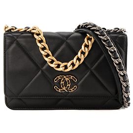 CHANEL - Borsa a tracolla Classica/Timeless Wallet On Chain 19 Chanel in pelle liscia nera