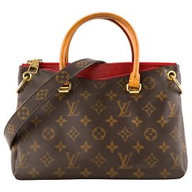 LOUIS VUITTON - Bolso de bandolera Louis Vuitton Pallas BB en lona monogrammed revestida y cuero granulado rojo