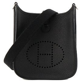 HERMÈS - Sac à bandoulière Evelyne 16 Hermès en cuir clémence noir