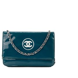 CHANEL - Sac à bandoulière Wallet On Chain Chanel en cuir verni bleu