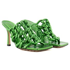 BOTTEGA VENETA - Sandalias de tacón Stretch Bottega Veneta en cuero metalizado verde (T37)