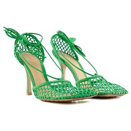 BOTTEGA VENETA - Stretch Lace-Up Pumps
Bottega Veneta aus grünem Seil und Leder