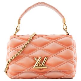 LOUIS VUITTON - Sac à bandoulière GO-14 MM Louis Vuitton en cuir rose corail