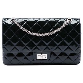 Borsa a tracolla Chanel Reissue 2.55 Double Flap 227 in vernice matelassé blu