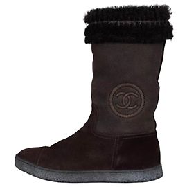Botas CHANEL em camurça castanha com forro de pele - EU 37 seminovo