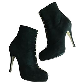 Botines Valentino Garavani Rockstud en ante negro