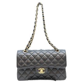 Borsa a tracolla Chanel in pelle caviar nera