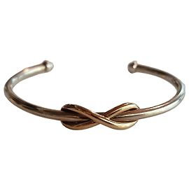 Tiffany & Co. Infinity Armreif aus Sterlingsilber und 18 Karat Gelbgold