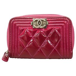Cartera/Monedero Chanel Boy en piel charol rosa