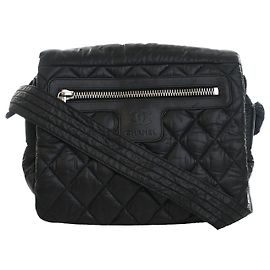 Bolsa Messenger Chanel Coco Cocoon em nylon acolchoado preto, pequena