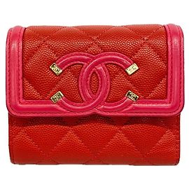 Cartera tri-fold Chanel en piel de becerro granulada