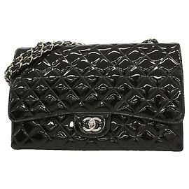 Borsa a tracolla Chanel in pelle verniciata nera