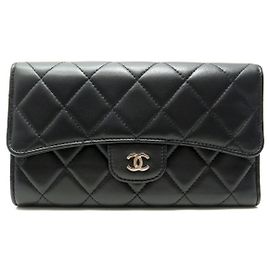 CARTERA CHANEL CLASSIQUE A RABAT TIMELESS DE PIEL MATELASSÉ NEGRA
