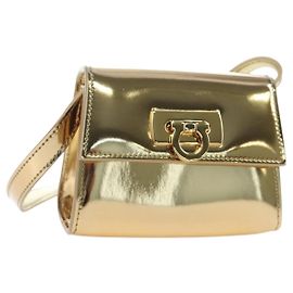 Salvatore Ferragamo Gancini Shoulder Bag Metallic leather Gold Auth 203812V