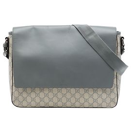 Borsa a tracolla con patta Gucci GG Supreme e vitello beige