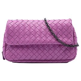 Borsa a tracolla mini Bottega Veneta in Nappa Intrecciato espandibile con patta e catena Viola