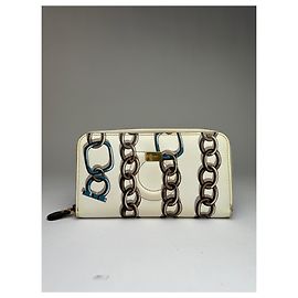 Salvatore Ferragamo Portefeuille zippé Vintage Ferragamo en cuir Saffiano c. 2010s Imprimé chaîne crème