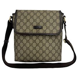 Gucci Schultertasche aus Leder mit Klappe und GG-Logo-Muster