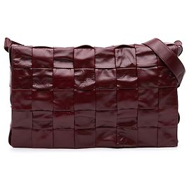 Bottega Veneta Cassette Crossbody Tasche aus Intrecciato Kalbsleder Red Paper