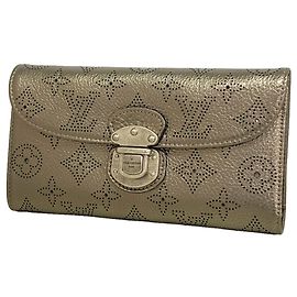 Louis Vuitton Mahina Portefeuille Amelia Tri-fold Long Wallet