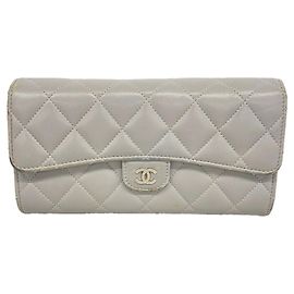 Cartera larga de piel de cordero gris de Chanel