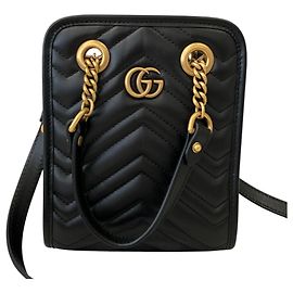 Bolsa de Ombro Gucci GG Marmont em Couro Matelassê