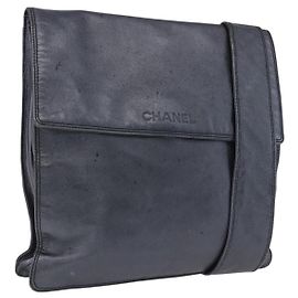 CHANEL Schultertasche aus Leder Blau Gold CC Auth 203466A