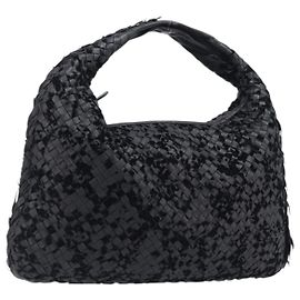BOTTEGA VENETA INTRECCIATO Schultertasche aus Leder Schwarz authentisch 203683