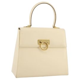 Bolsa Salvatore Ferragamo Gancini em couro branco e dourado Auth 205161