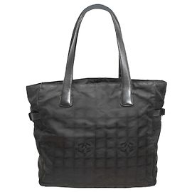 Saco Tote Chanel em nylon preto com logótipo