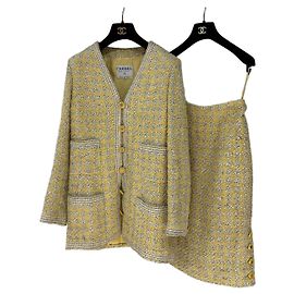 Saia Chanel de tweed amarelo tamanho 36