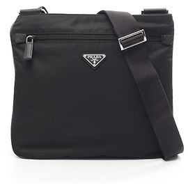 Bolsa de Ombro Prada em Nylon Preto e Couro Saffiano
