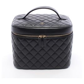 Bolsa Chanel Matelassé em couro de cordeiro preto