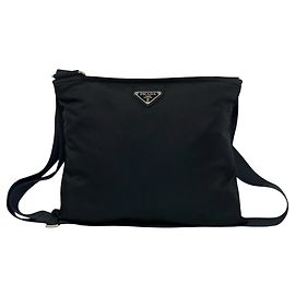 Sac à épaule en nylon Prada avec plaque logo triangle