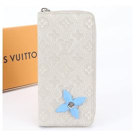 Louis Vuitton RFID Taurillon Climbing Zippy Wallet