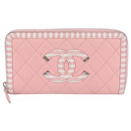 Portafoglio lungo Chanel in pelle Caviar con CC Filigrana
