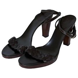 Sandalias de plataforma de cuero trenzado marrón oscuro Gucci