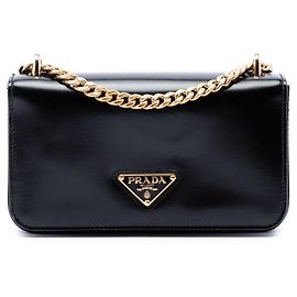 Prada Bolso crossbody de piel de becerro suave negro con cadena